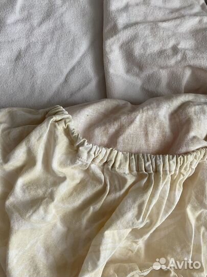 Наматрасник и простыни в овальную кроватку