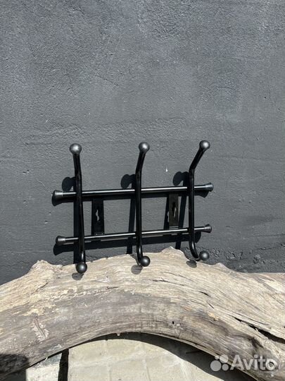 Вешалка настенная металлическая