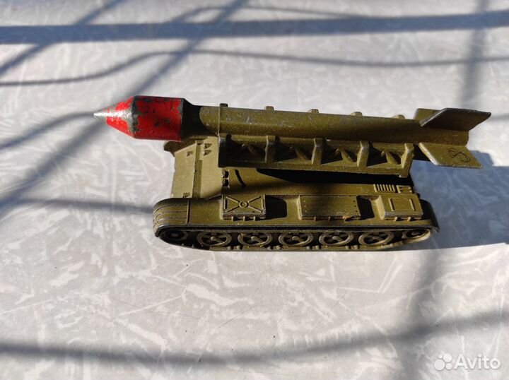 Продам модель ракетной установки времен СССР