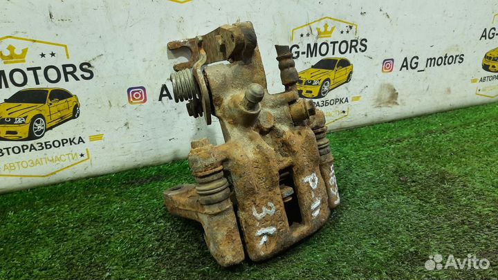 Суппорт задний левый Nissan Primera P11