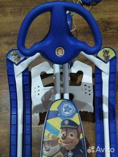 Детский снегокат с ручкой бу