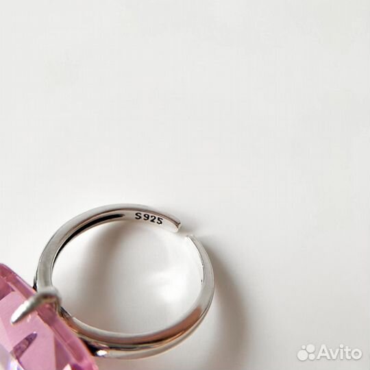 Кольцо серебряное с розовый цирконом