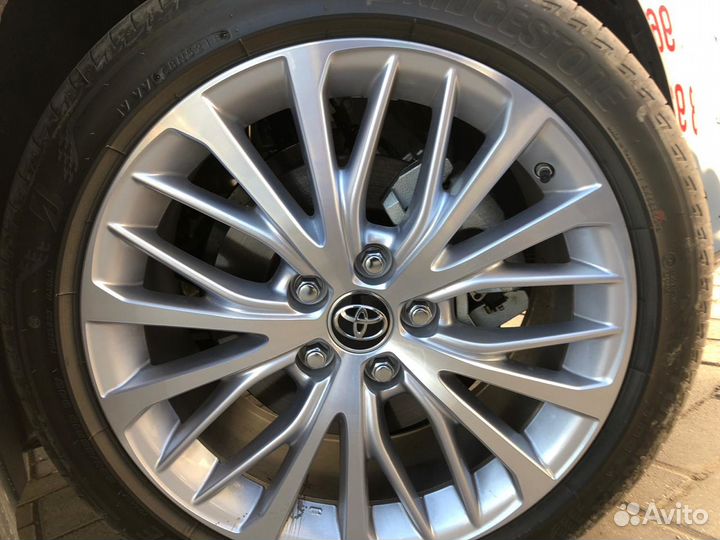 Колпачки колесные на toyota kamry черного цвета