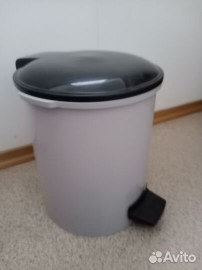 Мусорное ведро с педалью