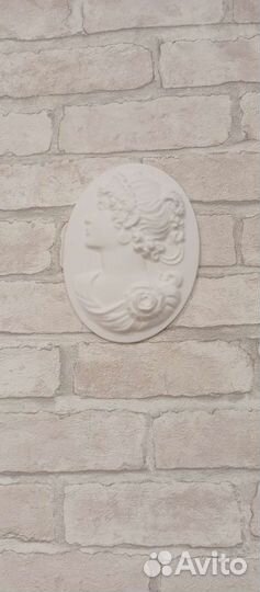 Гипсовое панно / барельеф Девушка с розой