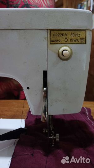 Швейная машина Чайка 142м