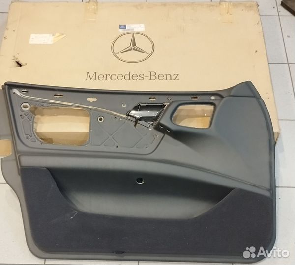 Обшивка двери передняя левая mercedes W 210