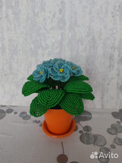 Фиалка из бисера