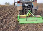Обработка почвы трактором