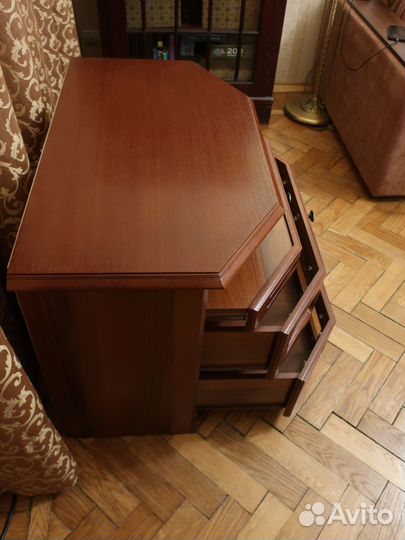 Тумба для тв Русь Петровская 006.096.01 цвет орех