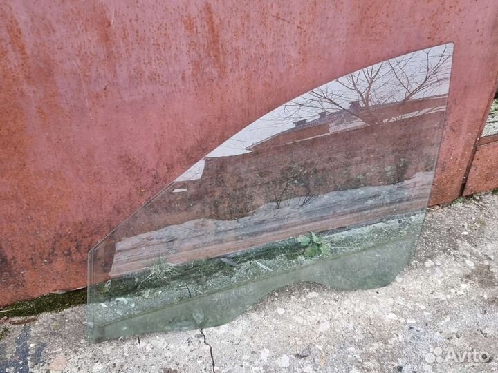 Стекло передней левой двери Шевроле Круз