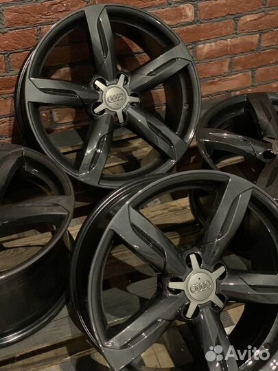 Литые диски Audi R18