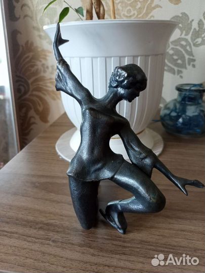 Статуэтка Фигуристка