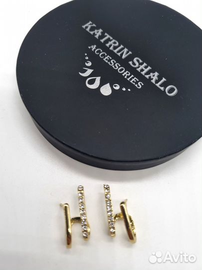 Серьги гвоздики со стразами