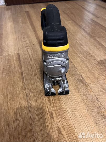 Аккумуляторный лобзик Dewalt DCS331