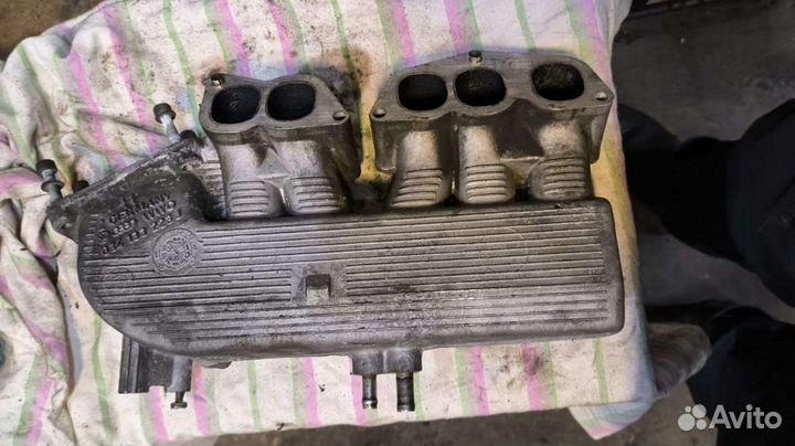 Впускной коллектор Audi 100c4 2.3 034133223J