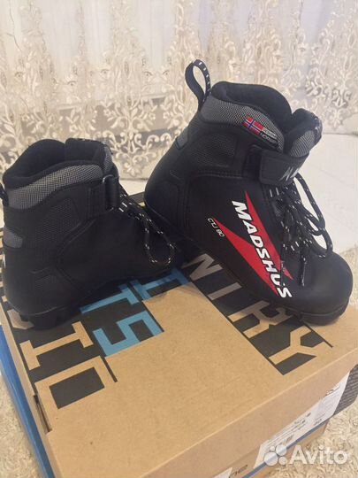 Лыжные ботинки