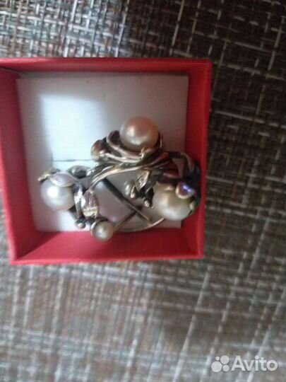 Красивый женский комплект.с жемчугом