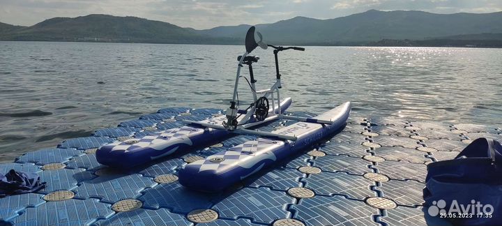 Водный велосипед (катамаран)
