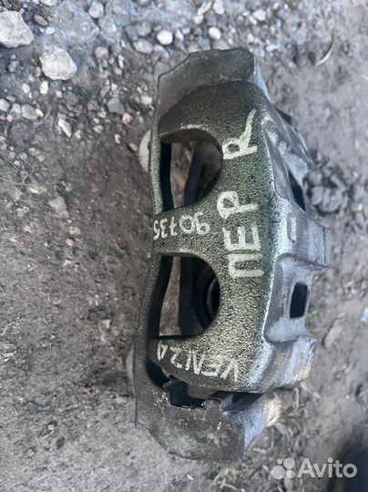 Суппорт передний Toyota Venza