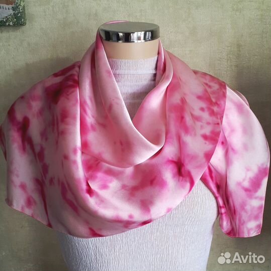 Платок розовый шелковый атласный