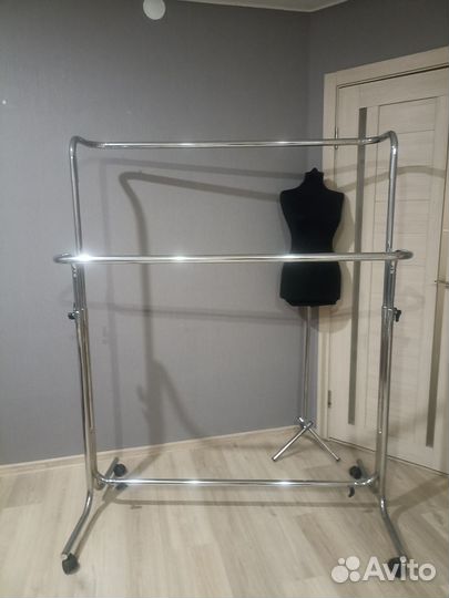 Вешалка для одежды напольная металлическая