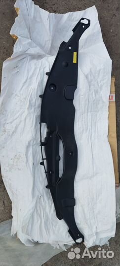 Накладка на рамку радиатора Toyota Camry 40 новый