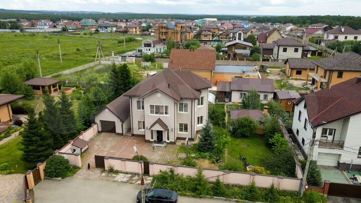 Дом 200 м² на участке 10 сот.