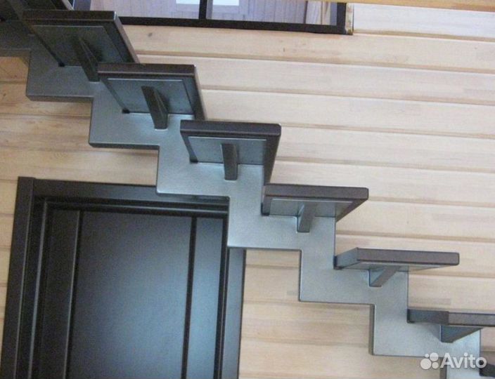 Лестница из метала