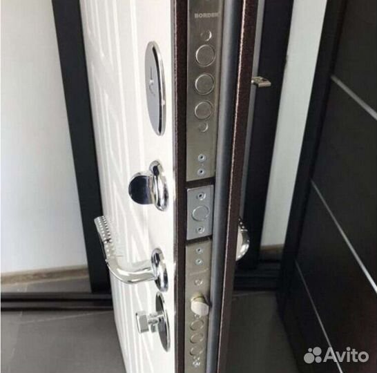 Входная дверь для улицы в наличии