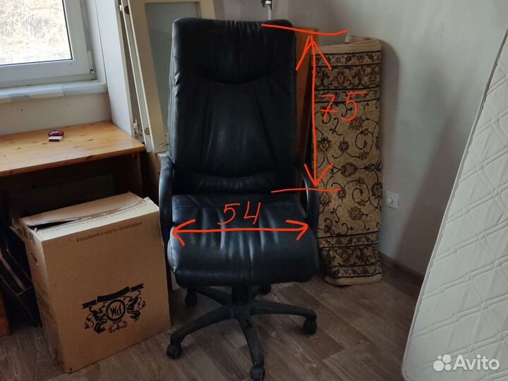 Компьютерное кресло кожзам, всё работает