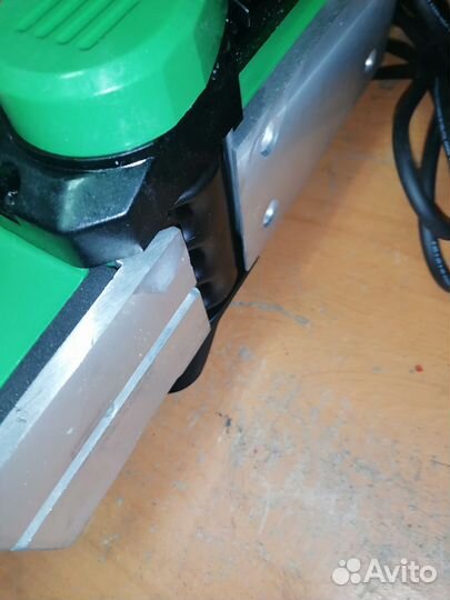 Рубанок электрический Hitachi