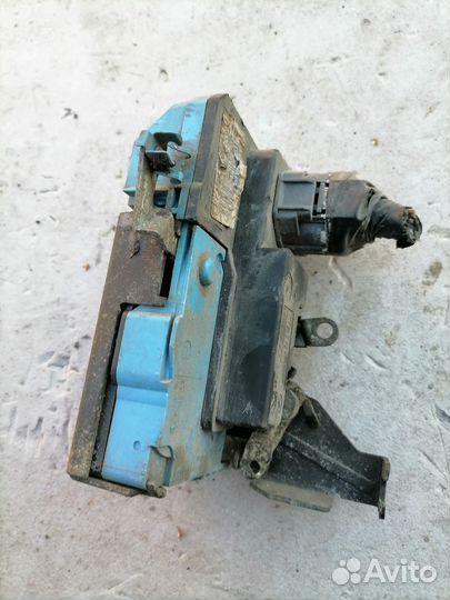 Замок передний правый Volvo S60 2001-2005