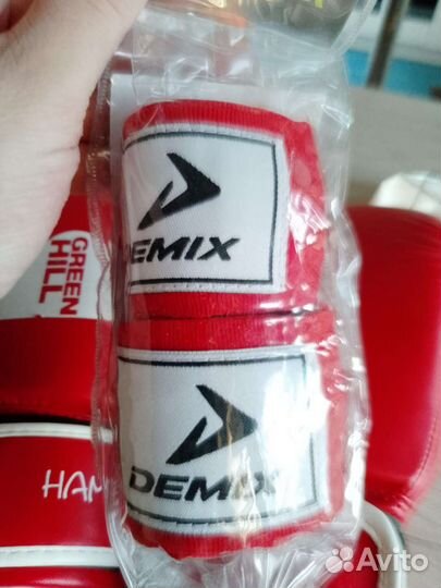 Шлем и перчатки для единоборств, бокса