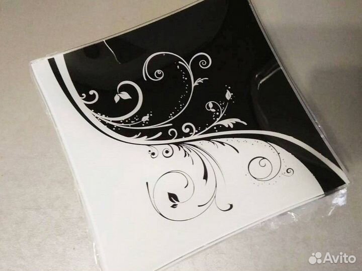 Тарелка стеклянная квадратная, черно белая, Инь