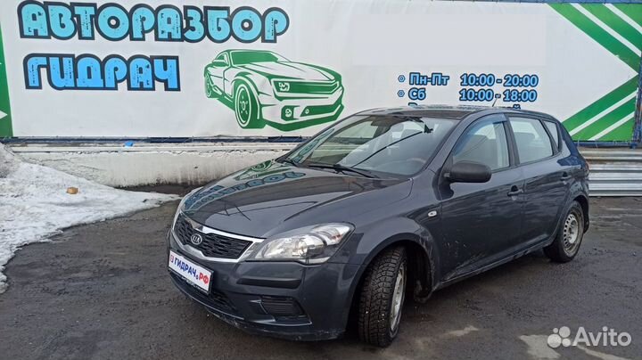 Демпфер двери передней правой Kia Ceed 823941H010