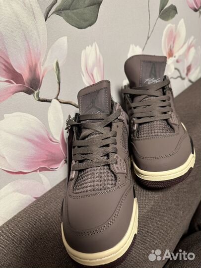 Кроссовки женские