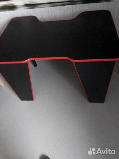 Игровой компьютерный стол