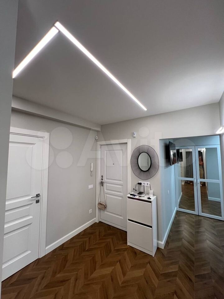 4-к. квартира, 97 м², 1/10 эт.