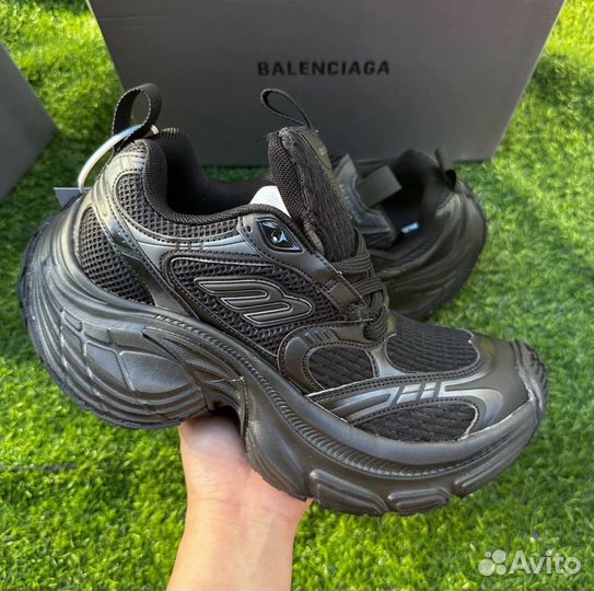 Balenciaga 10 xl