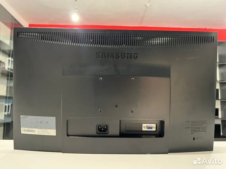 Samsung E2220 (21.5