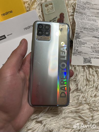 Телефон Realmi 8