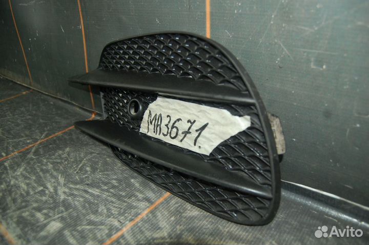 Заглушка бампера переднего левая - Mercedes-Benz