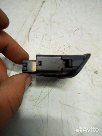 Кнопка открывания багажника Hyundai I40 2011