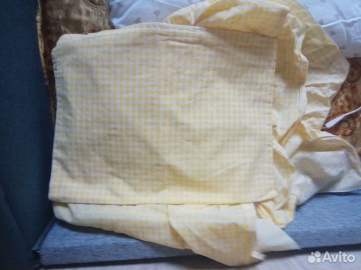 Бортики и комплект постельного белья в детскую кро