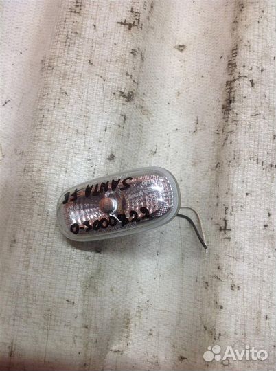 Повторитель на крыло левый белый Hyundai Santa Fe