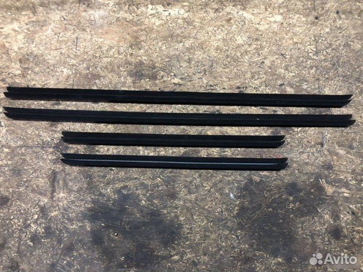 Уплотнитель стекла двери Bmw X5