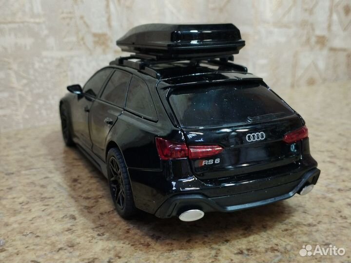 Модель Audi RS6 с багажником на крыше чёрная 1:24