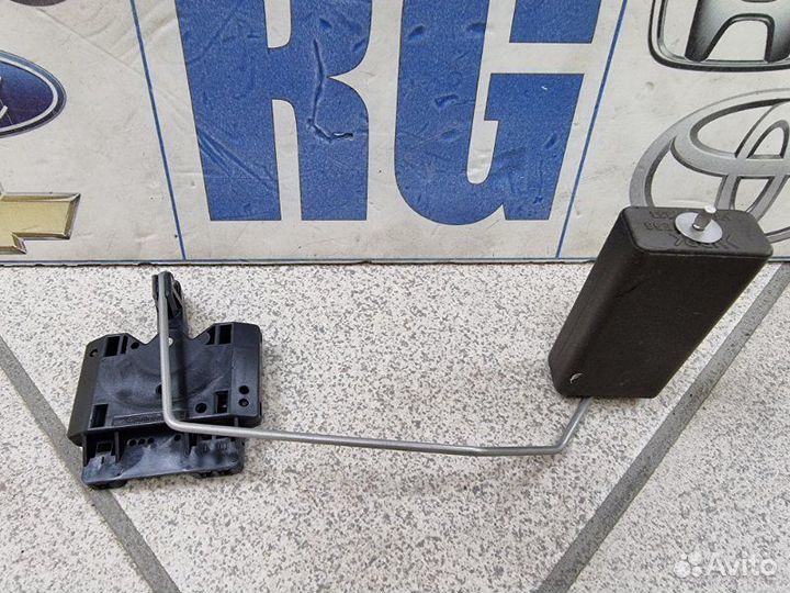 Датчик уровня топлива Skoda Octavia 2 (A5) 1.4