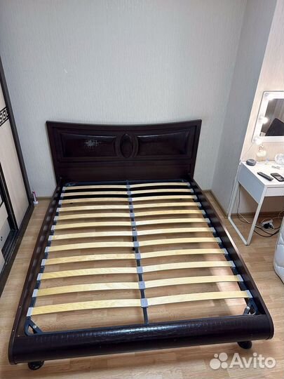 Кровать и тумба под телевизор